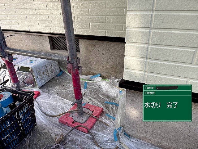 明石市でシャッター塗装を実施！赤いサビ止め塗料を使った下地処理と仕上げの流れ